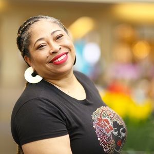 Meet your Posher, Ladena